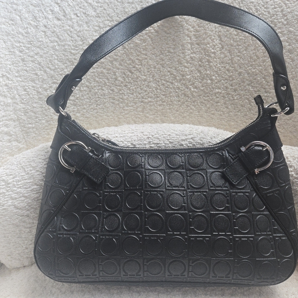Salvatore Ferragamo Black Gancini Leather Shoulder Bag EUC - Picture 11 of 17
